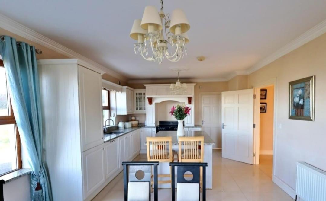 The Cliffs Of Moher Holiday House Doolin Bagian luar foto
